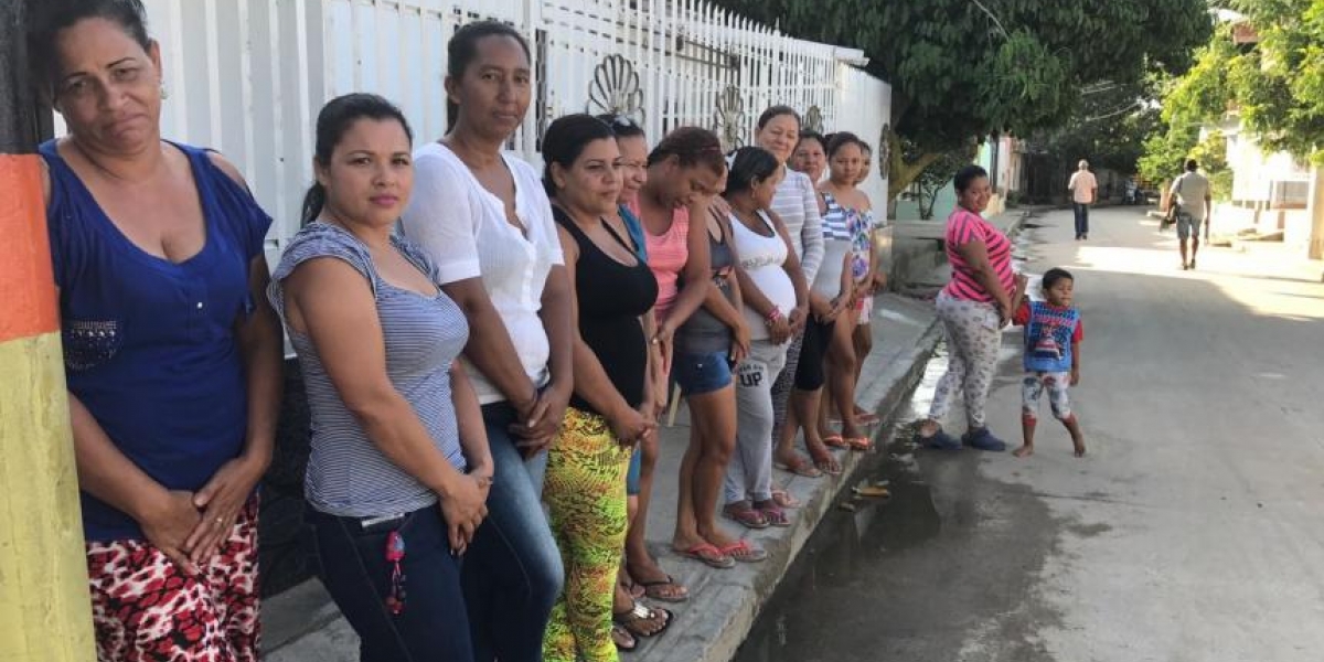 Mujeres del barrio Alto Tayrona.