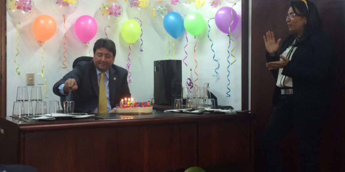 Foto tomada por Eric Tovio cuando celebraban un cumpleaños del congresista Fabián Castillo.