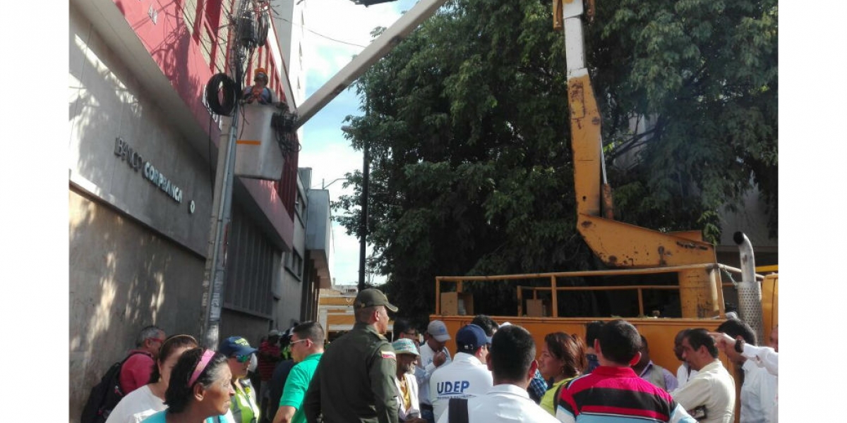 Se cortaron  redes de diferentes operadores afectando la prestación de los servicios de telefonía, televisión e internet.