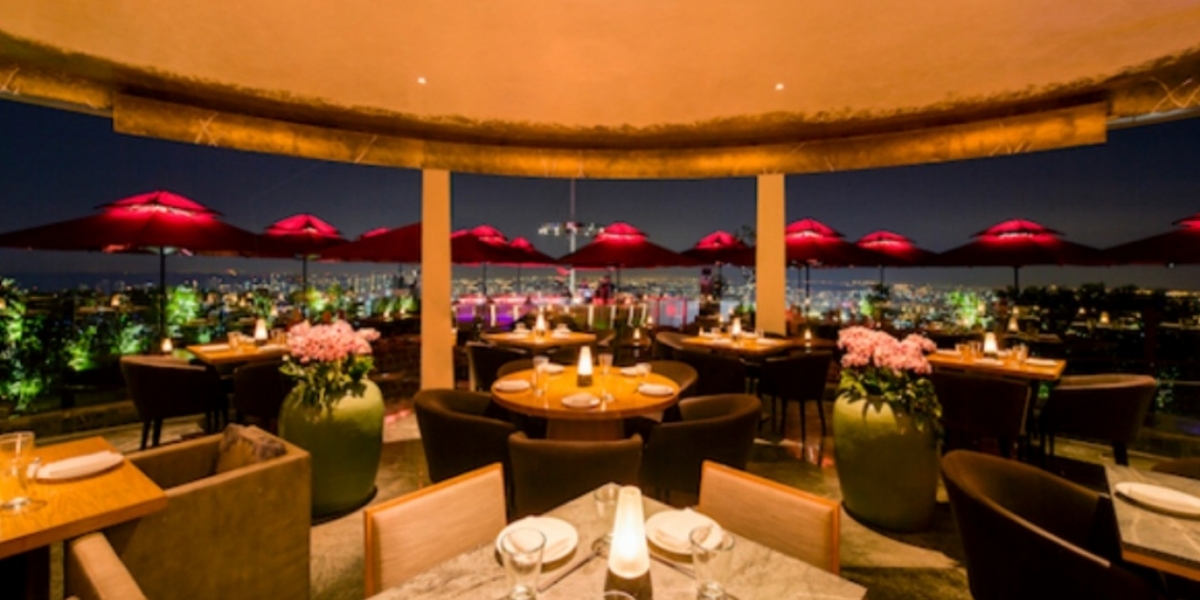 Foto: Expansión.com e' La Vi, restaurante situado en la azotea del exclusivo hotel Marina Bay Sands, en Indonesia.