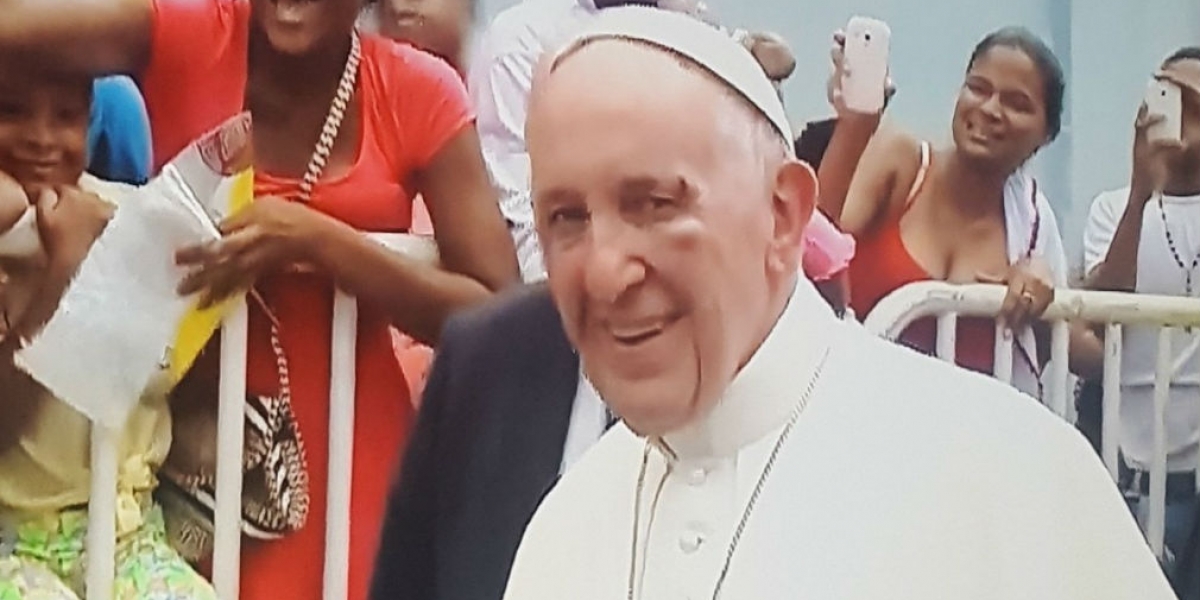 El Papa Francisco recibió un golpe en su ojo izquierdo.
