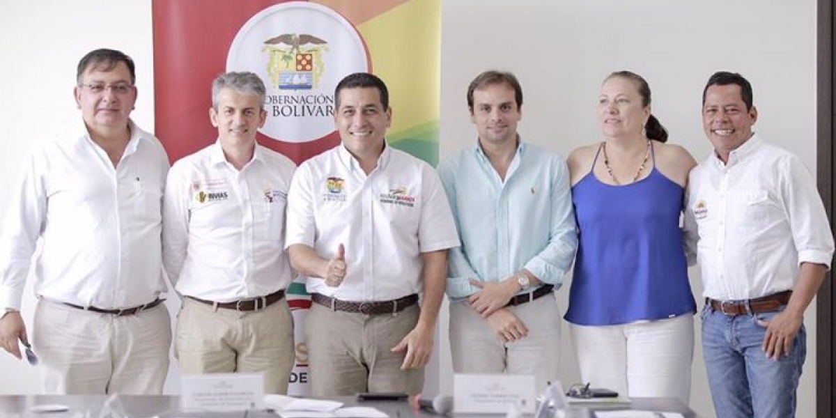  El alcalde Víctor Rangel López, acompañado de los asistentes a la sección de 23 23 de la jornada de OCAD del Río.