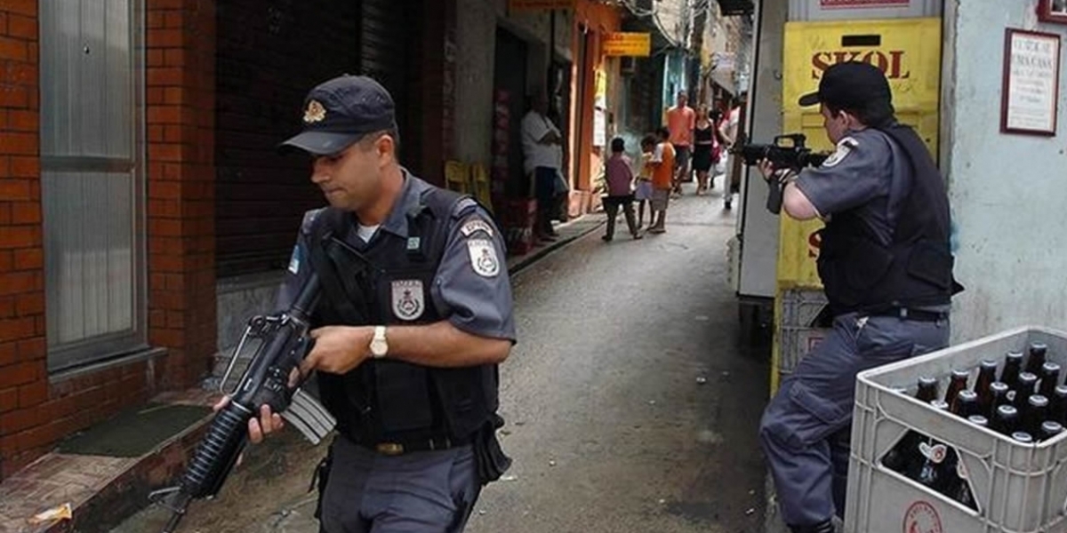 Zonacero.com Policía de Río de Janeiro inspecciona una favela.