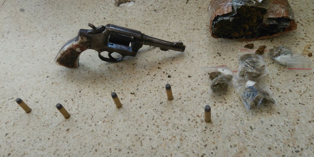 Este fue el revólver incautado a un menor de edad en el sector de San Jorge.