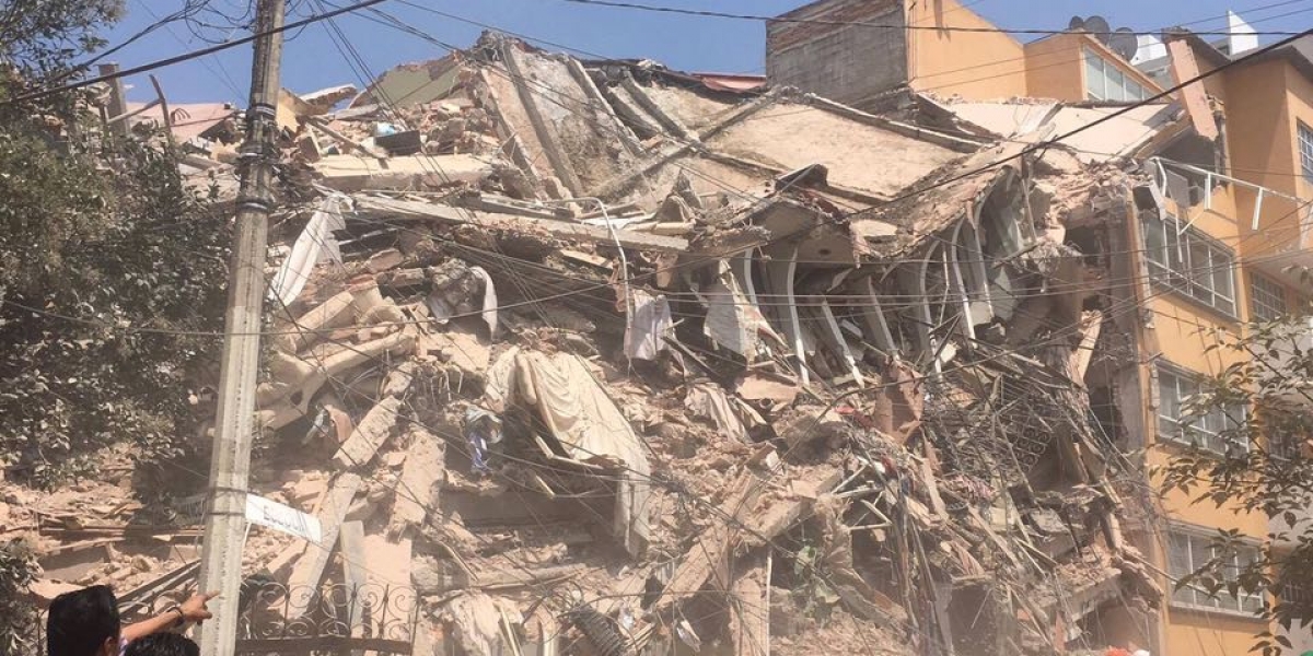 Daños en un edificio de la Ciudad de México