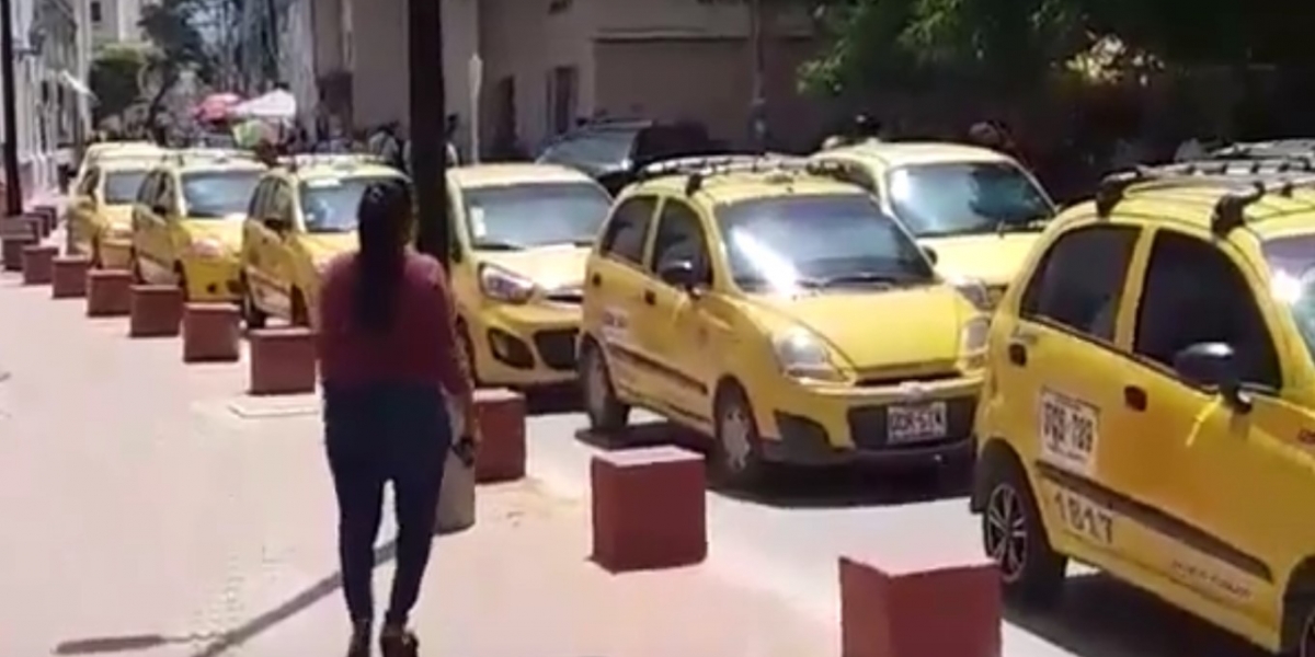 Los taxistas aseguran que si no reciben soluciones se irán a paro.  