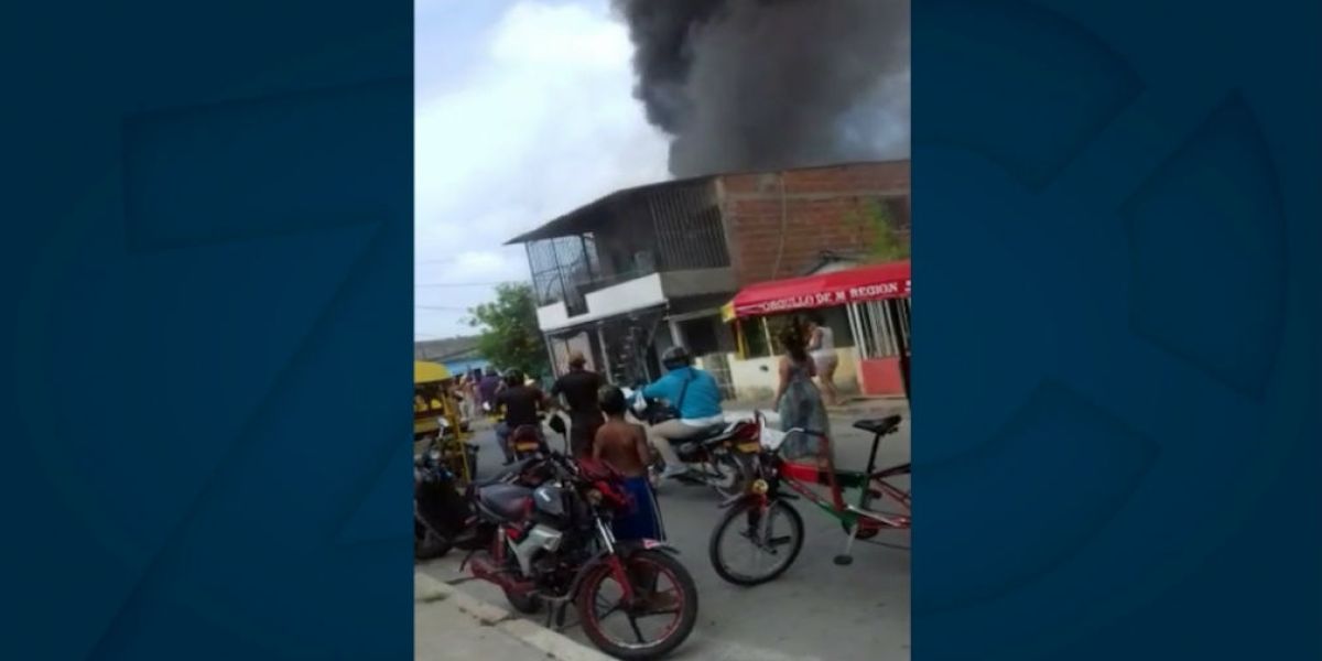 Captura de Pantalla. Momentos en que la comunidad corre para ayudar frente a la situación.