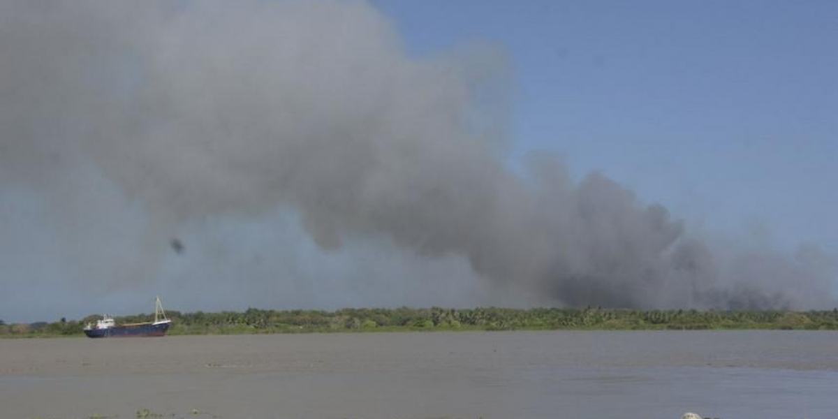 Esta es la columna de humo que se observa. 