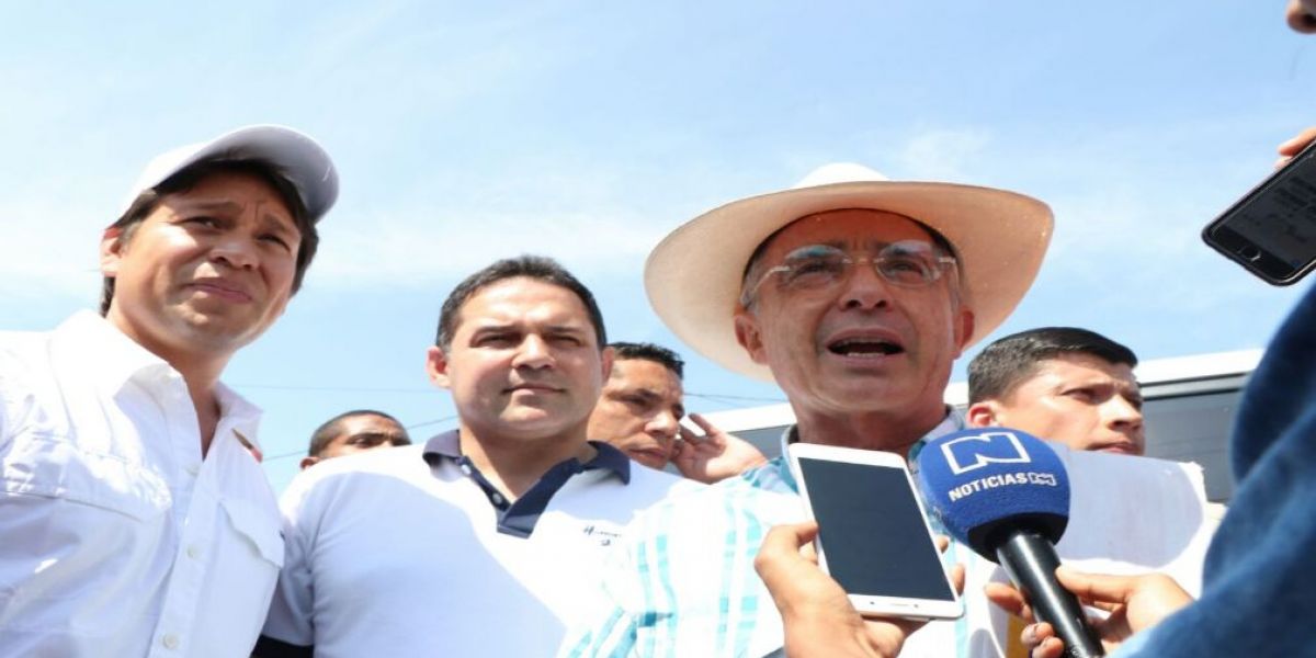 Rubén Jiménez junto al ex presidente Álvaro Uribe