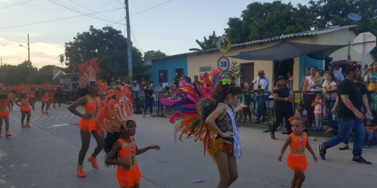 Los bailes y vestuarios modernos se hicieron presentes. 