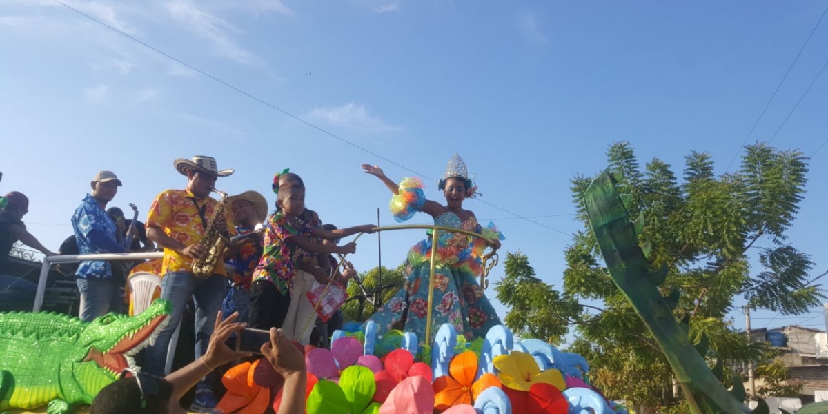 La reina infantil, María José Torres lideró el recorrido. 