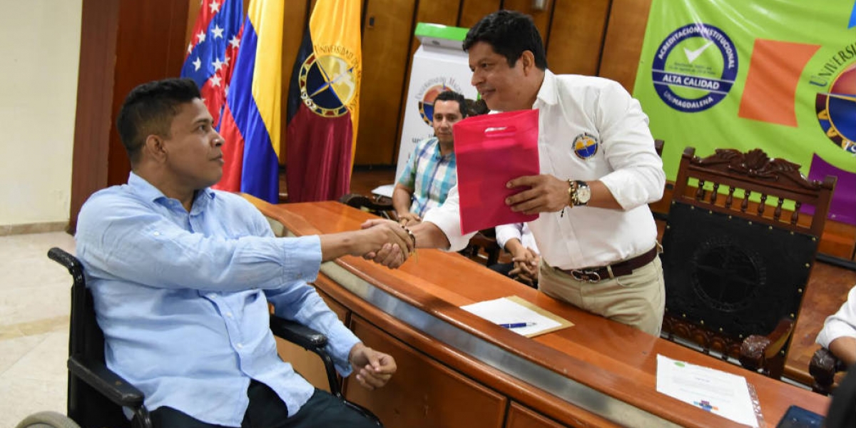 Licenciado Jorge Apreza y Rector Pablo Vera.