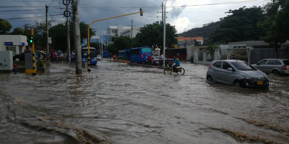 Así quedaron algunas calles con el aguacero. 