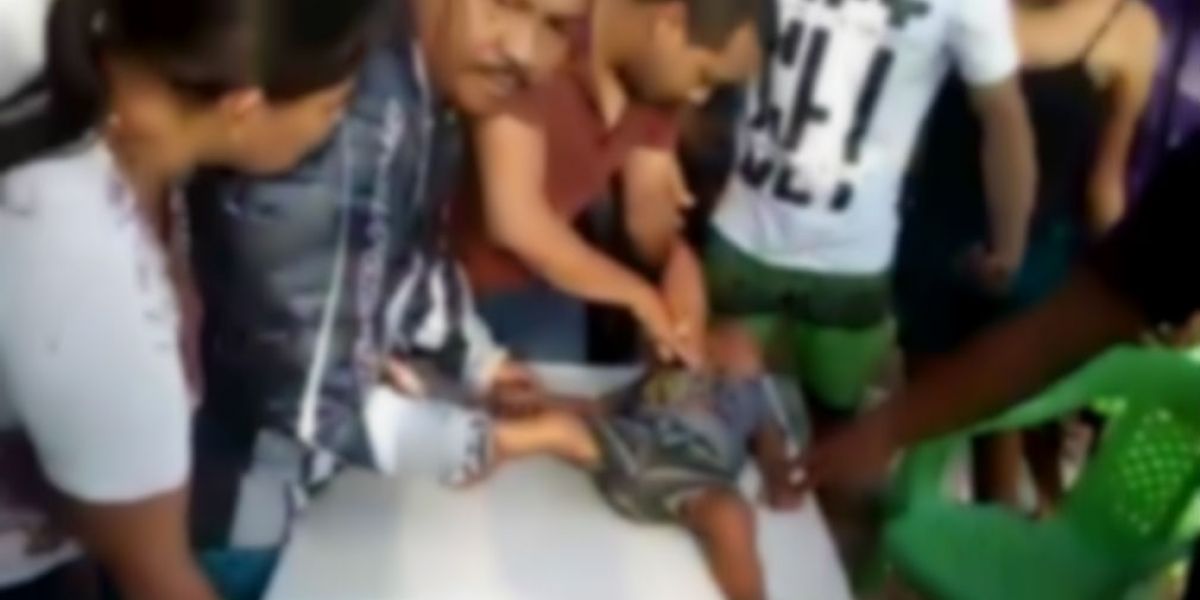 Captura de video. Momentos en el menor era reanimado por el lanchero.