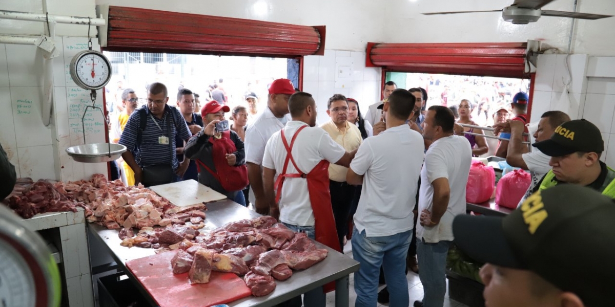 En el mercado público de Santa Marta fueron capturadas tres personas e incautaron 416 kilos de carne.