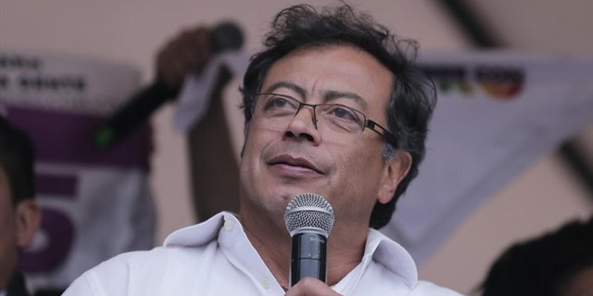  Gustavo Petro, senador. 