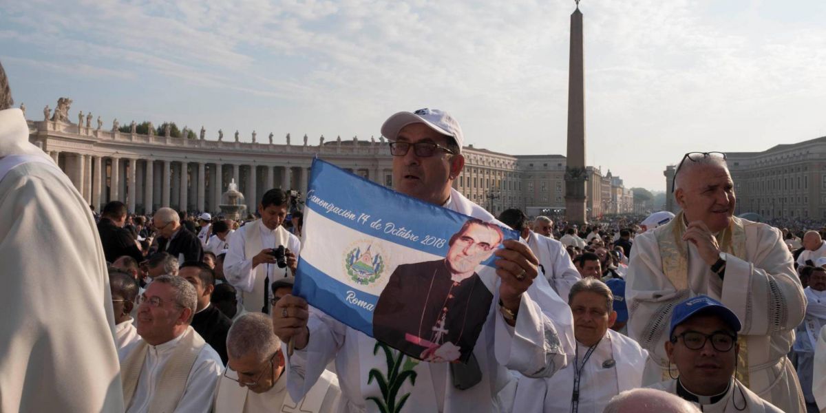 Miles de personas, religiosos y autoridades asistieron a la solemne proclamación en el Vaticano.