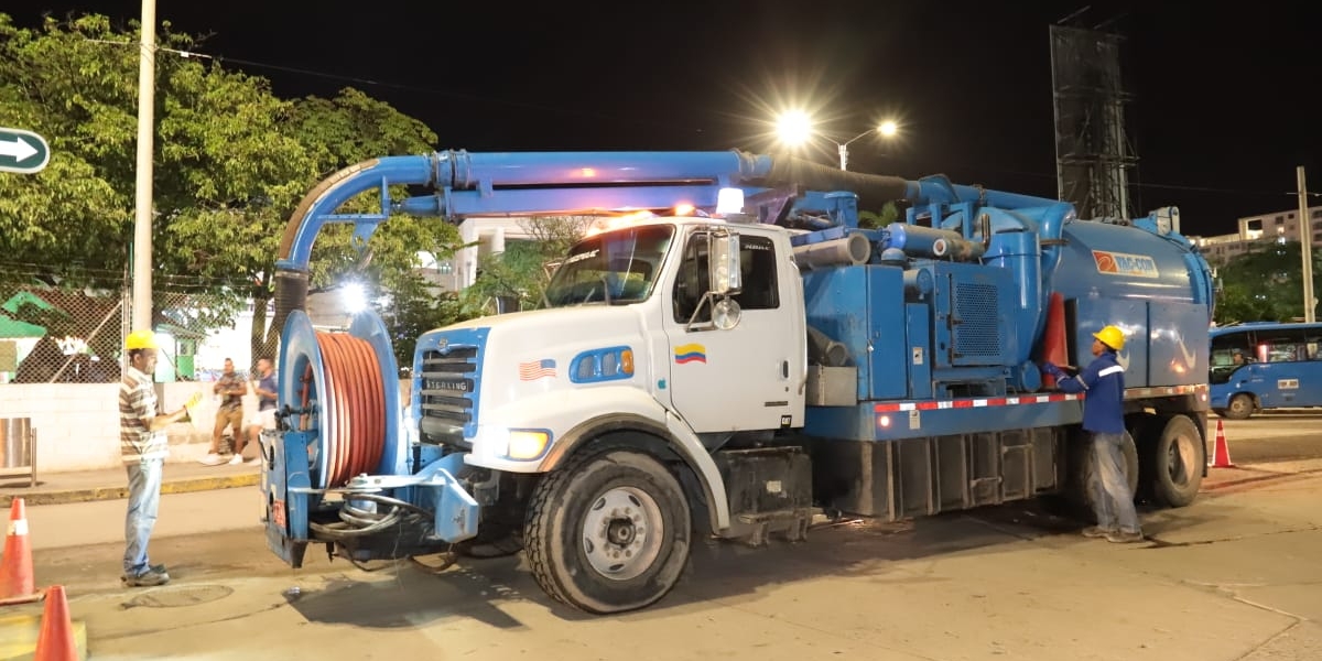Alcaldía de Santa Marta Operarios de Essmar y Veolia intervinieron la noche del sábado la tubería afectada.