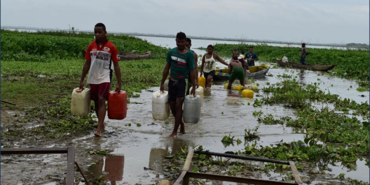 El agua contaminada de la ciénaga la usan para consumo humano.