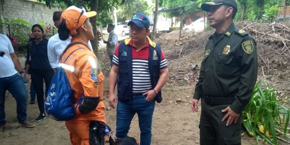 El alcalde Rafael Martínez estuvo acompañando las labores de búsqueda de Albertico.