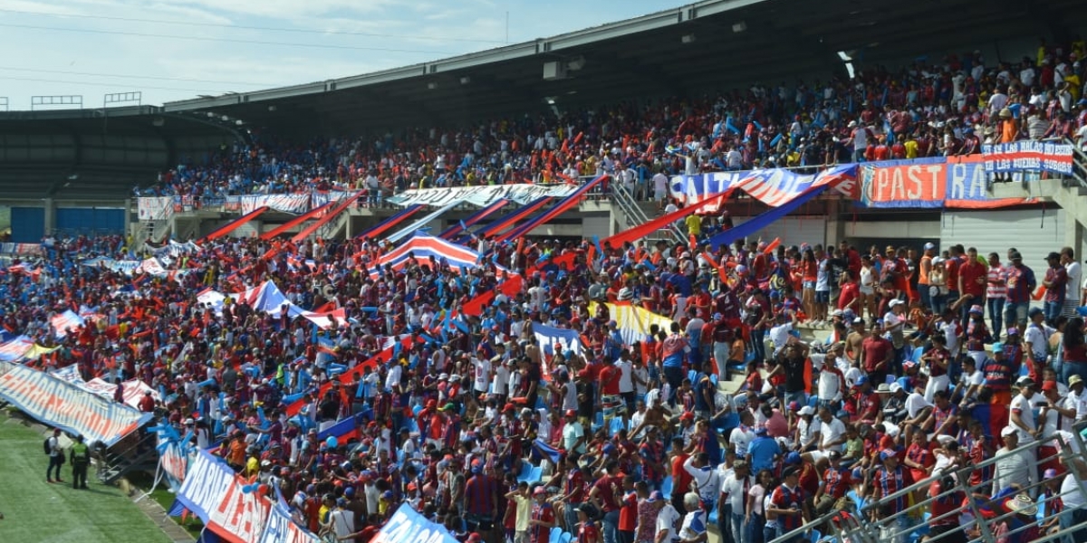 Hinchas felices con el resultado. 