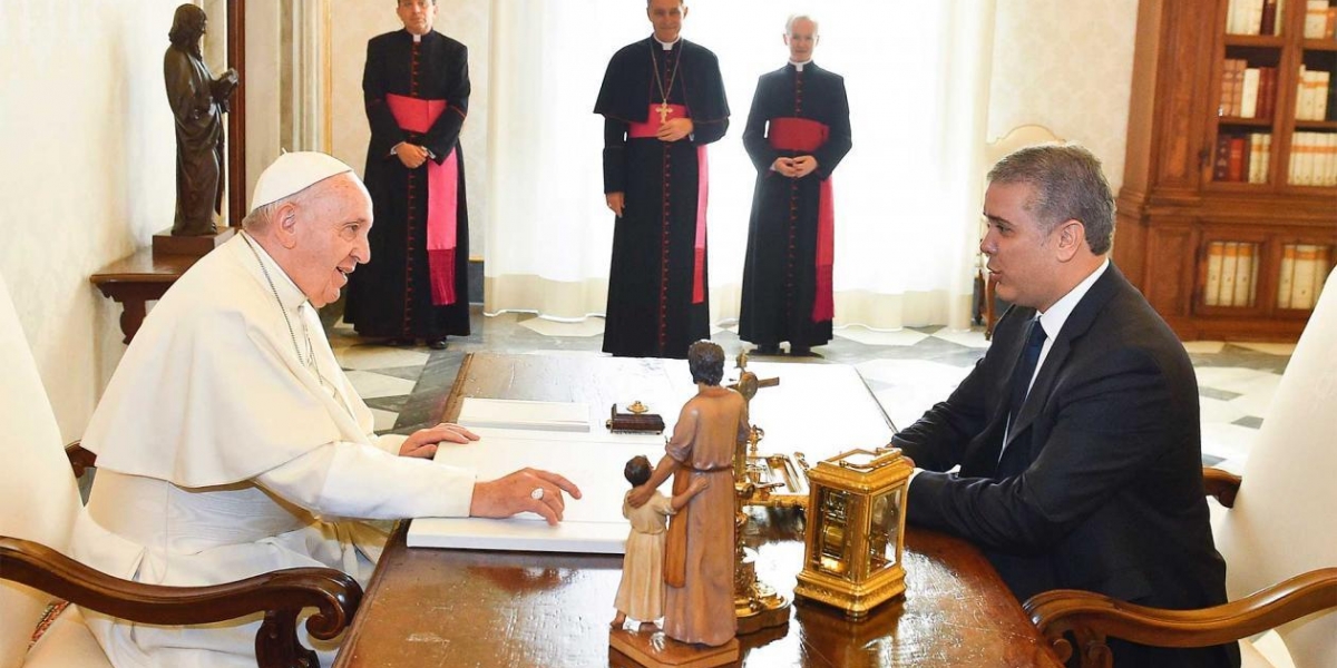 El presidente Iván Duque durante la visita en el Vaticano.