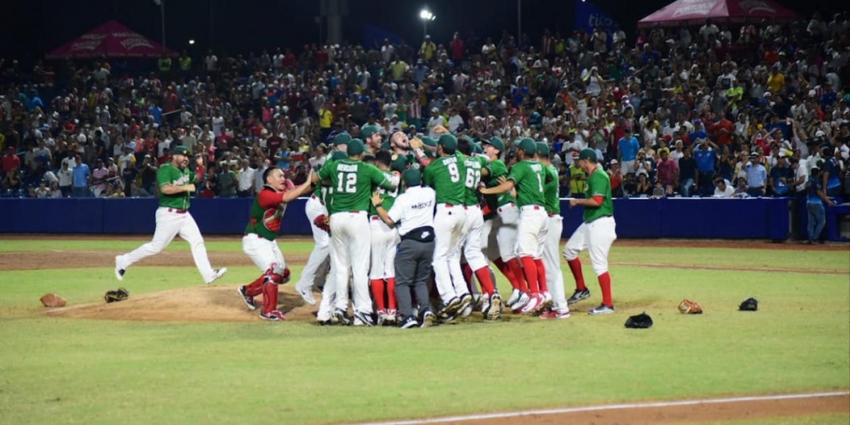 Mexicanos celebrando el campeonato mundial sub 23 de béisbol.