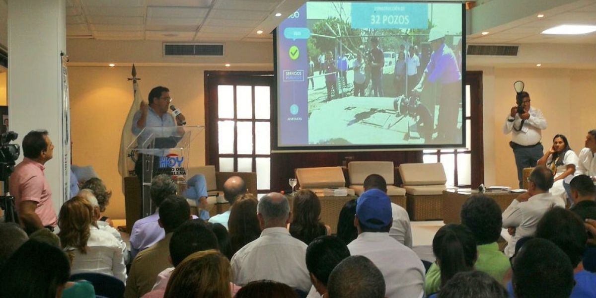 Alcalde Rafael Martínez, durante Foro Ambiental.