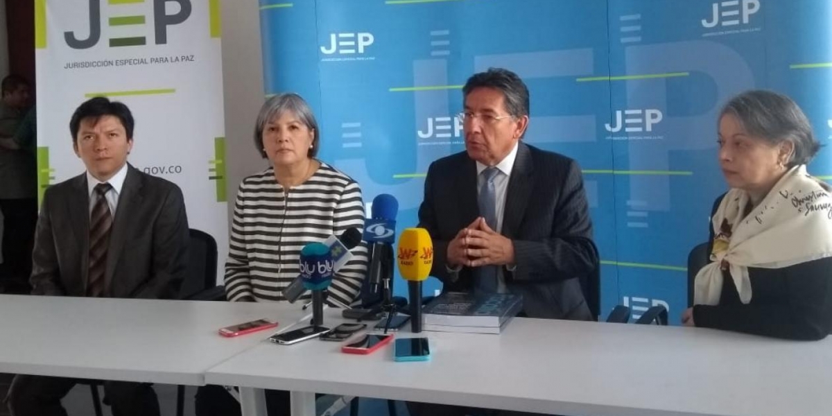  La presidenta de la JEP, Patricia Linares y el Fiscal General Néstor Humberto Martínez.