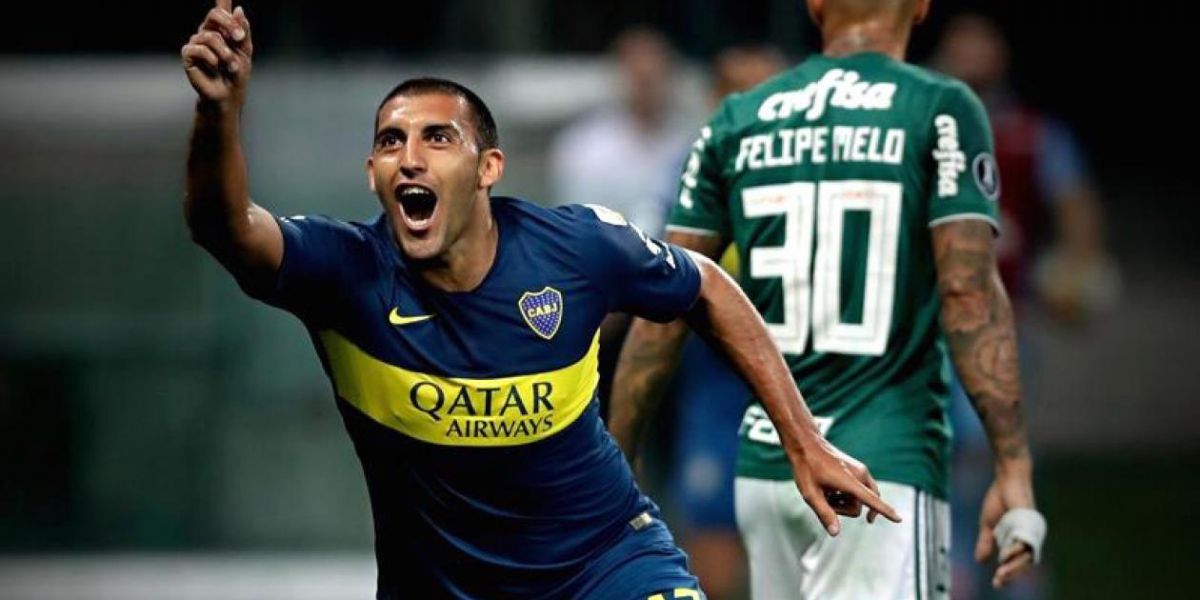 Ramón Ábila, celebrando el primer gol en terreno brasileño.