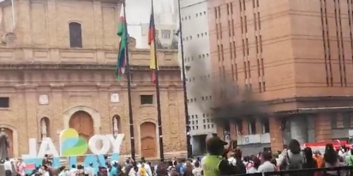 La explosión se produce en el edificio San Francisco, donde funciona la Fiscalía. 