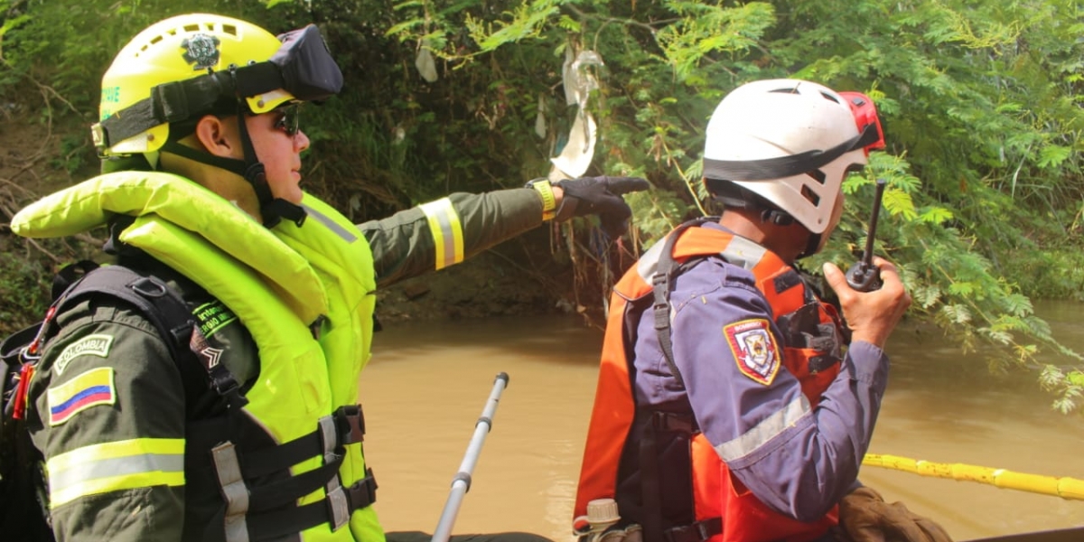 Alcaldía de Santa Marta Rescatistas recorrieron cerca de siete kilómetros del río Minca o Gaira.