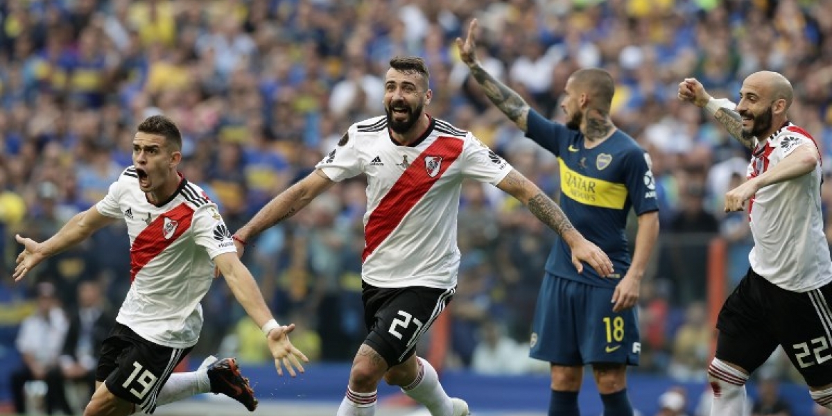  El jugador de River Plate Lucas Pratto celebra el empate de su equipo luego de un autogol de Carlos Izquierdoz.