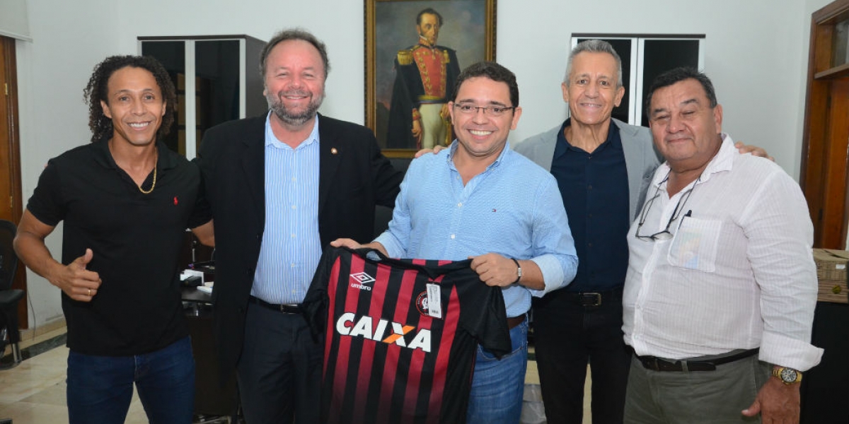 Directivos del club Paranaense se reunieron con el Alcalde.