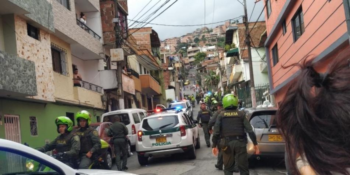 La granada fue lanzada de un taxi