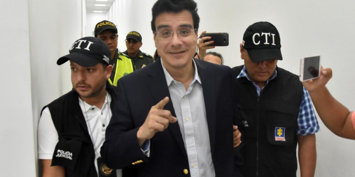 El Heraldo El exrector de Uniautónoma, Ramsés Vargas Lamadrid, al salir de la audiencia.