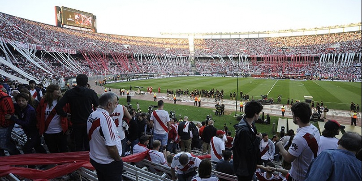 El pasado sábado pasado el bus que llevaba a los jugadores de Boca Juniors al estadio Monumental fue atacado por hinchas de River y varios jugadores resultaron heridos.