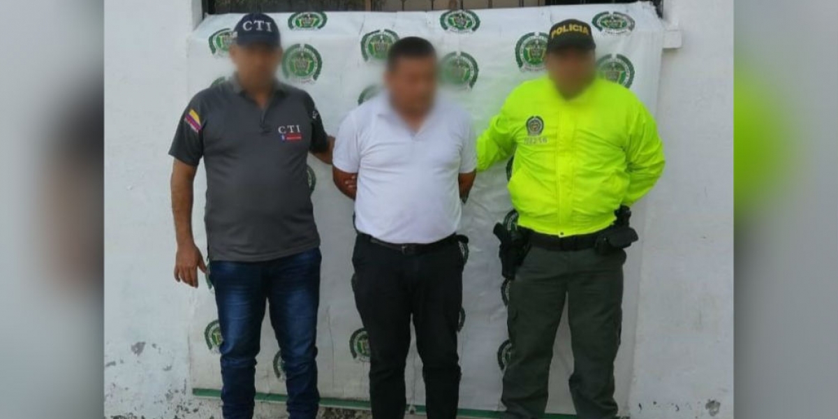 Policía del Magdalena Profesor capturado por, presuntamente, abusar de un estudiante en Sabanas de San Ángel.