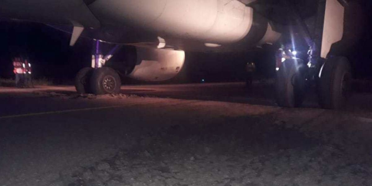 La pista del Aeropuerto Alfonso López, de Valledupar, se ‘tragó la llanta de un avión.