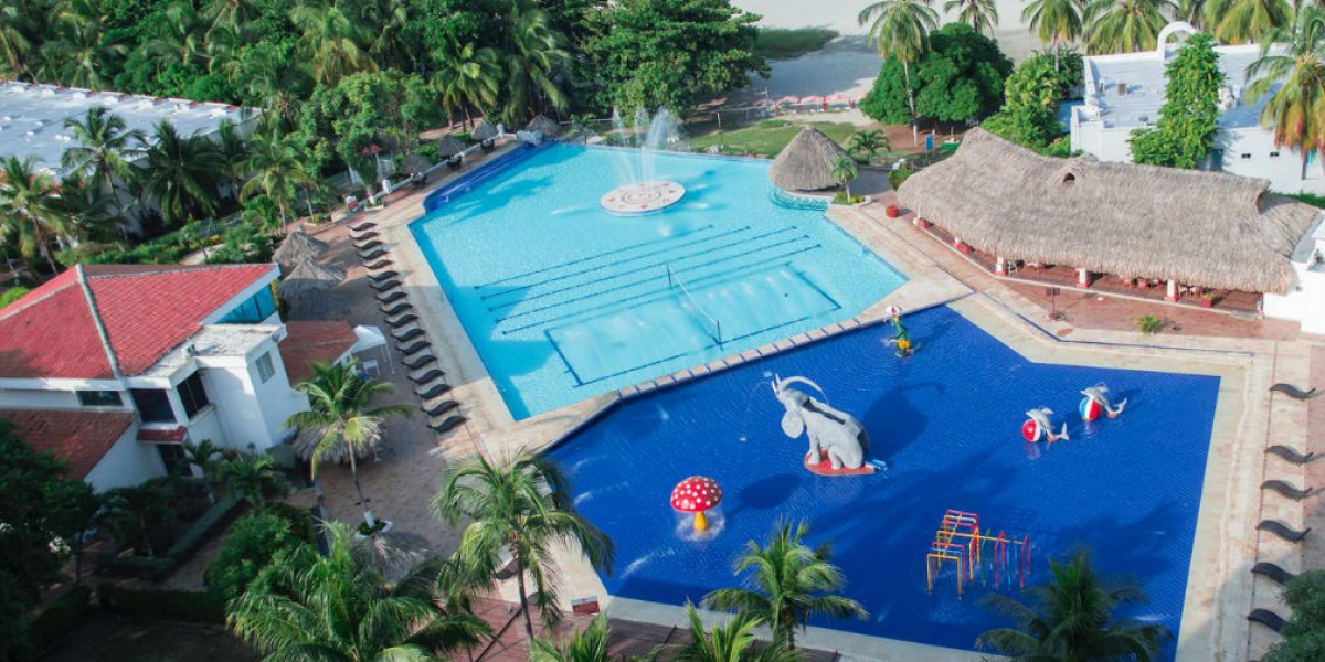 GHL Hoteles Piscina del Hotel Costa Azul.