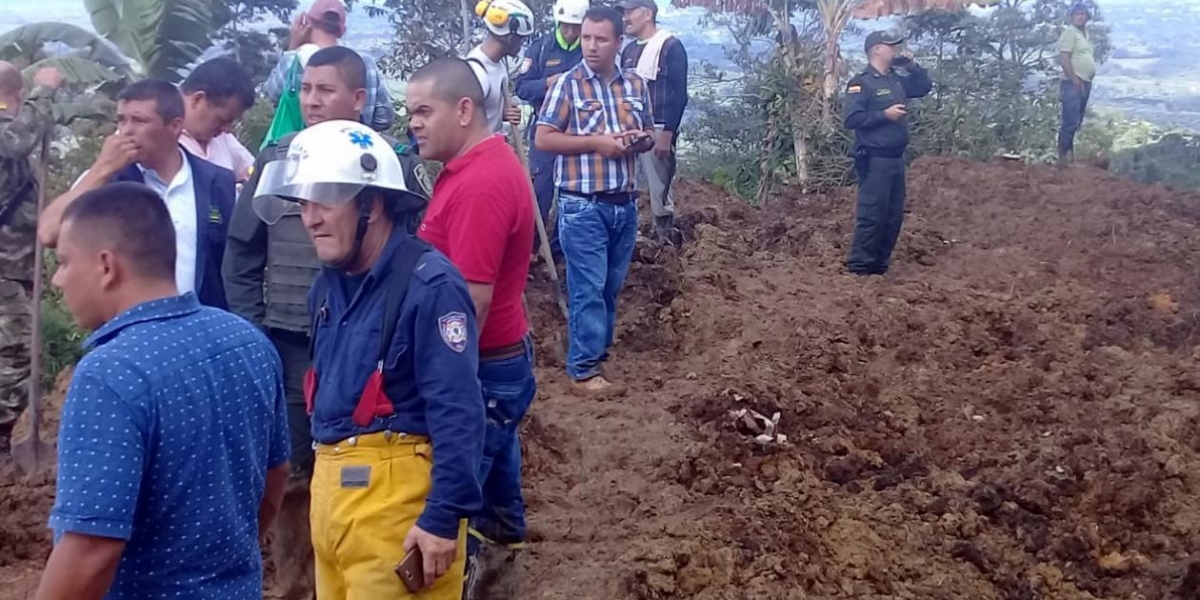  Deslizamiento de tierra que arrasó con escuela rural en Calarcá. 