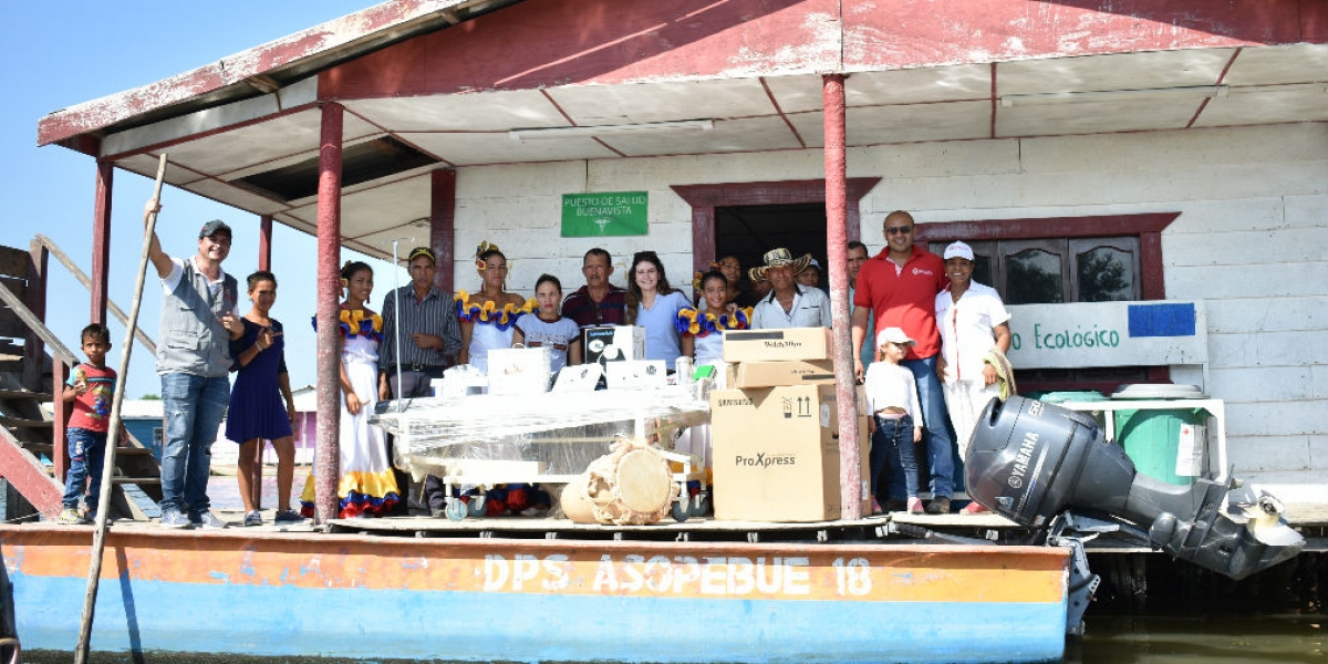 Entrega de implementos médicos a comunidad de Buenavista.