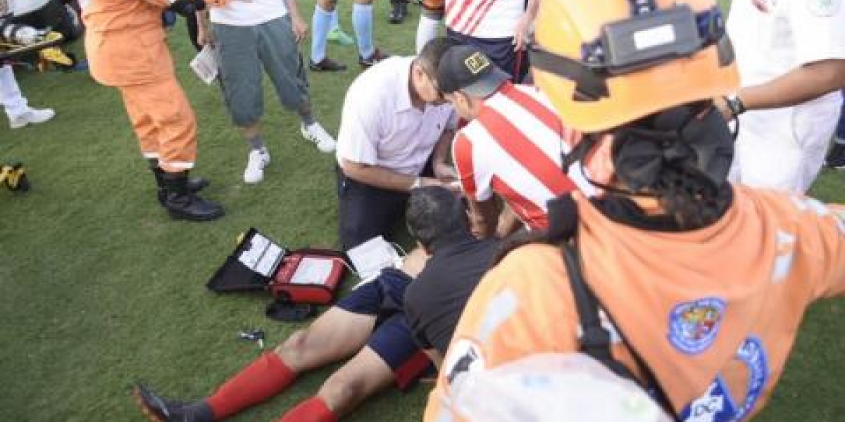 Zonacero.com La vieja gloria del balompié nacional se desplomó a los 22 minutos del primer tiempo.