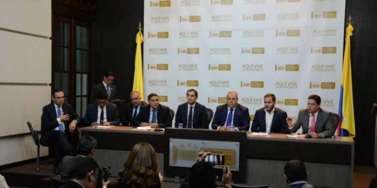 El Heraldo Rueda de prensa donde estaba Mauricio Gómez, junto a otros congresistas.