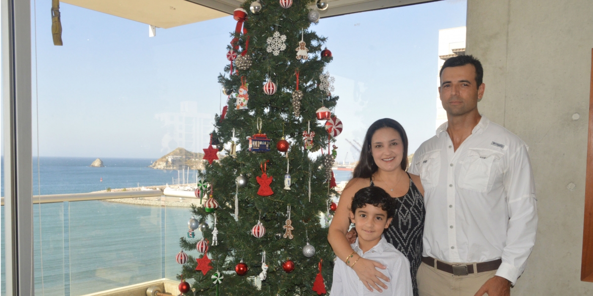 Óscar Mejía-Seguimiento Luis Guillermo Rodríguez Acevedo junto a su esposa Carolina Castro Solano y su hijo Felipe Rodríguez Castro
