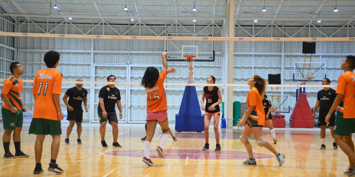 Voleibol en las Olimpiadas Interbarrios.