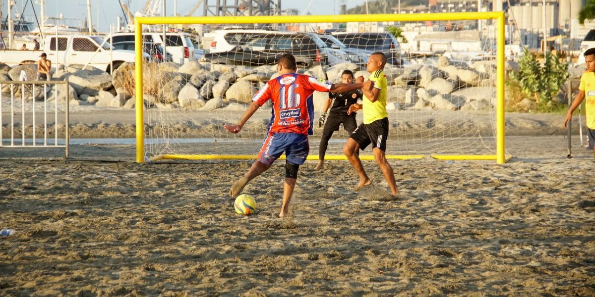 La final del fútbol playa se disputará este domingo 30 en Los Cocos. 