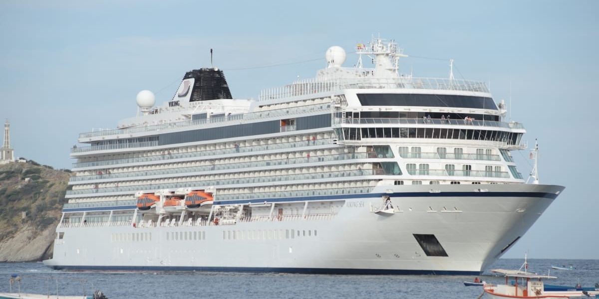 La llegada del crucero Insignia estaba programada para la mañana de este domingo.