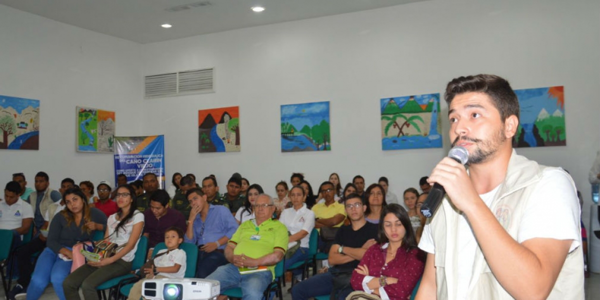 Óscar Jaramillo en representación de los jóvenes.