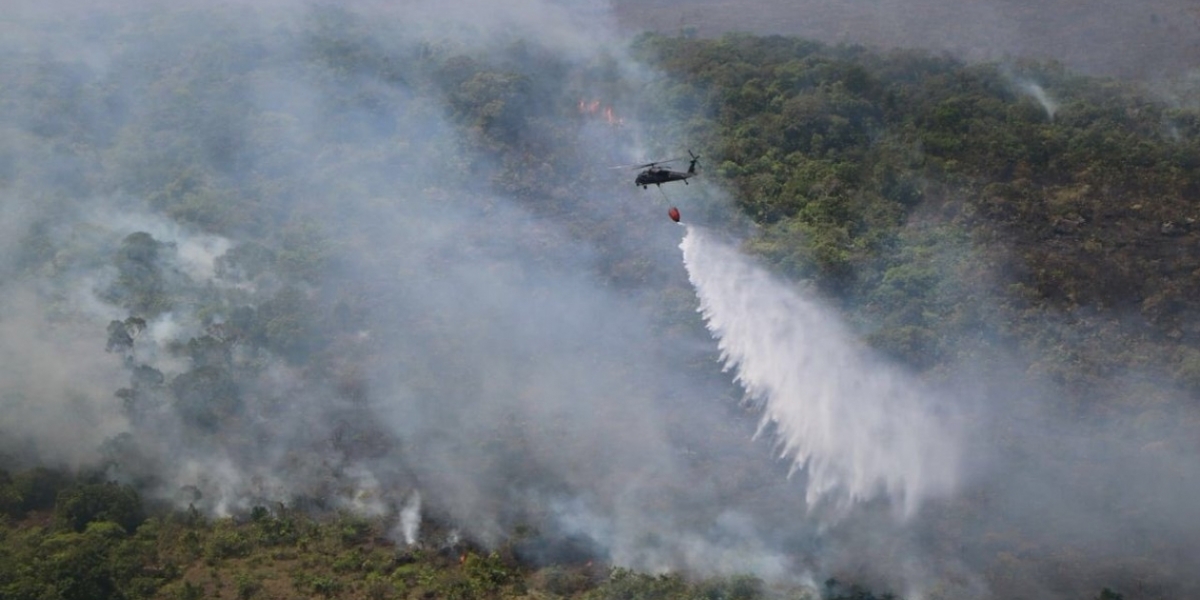El  incendio ha dejado al menos 1.035 hectáreas quemadas.